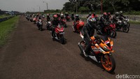 Bahkan ada juga yang membawa ADV 150 dan CRF 150 L. Gading Marten sendiri membawa unit CBR250RR berwarna hitam metalik.