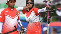 Choirunisa Diananda dan Salsabila Agata Riau Ega meraih medali perak setelah dikalahkan atlet panahan Vietnam Loc Thi dao dan Nguyen Hoang Phi Vu.