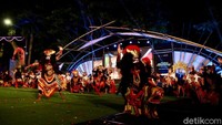 Festival ini juga menghadirkan kesenian dari daerah lain. Antara lain Kabupaten Kediri, Kota Probolinggo, Kabupaten Jembrana, hingga penampilan hudoq dari Kalimantan Timur.  