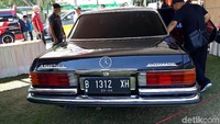 Dapat tahun 2012, saat itu harganya hampir Rp 300 juta. Bisa dapat (Mercy milik Gus Dur) karena kita punya relasi saja, dari pak Agus kalau tidak salah, dia pengurus Pondok (Tebuireng) Jombang, ucapnya saat ditemui di Pelataran Candi Prambanan, Sabtu (7/12/2019) Foto: Pradito Rida Pertana