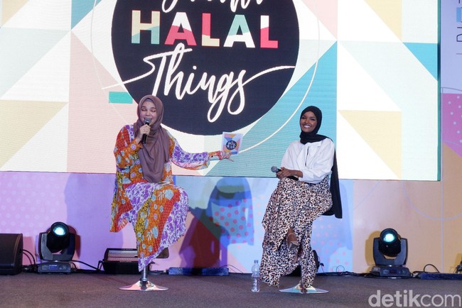 Datang ke Indonesia, wanita berusia 22 tahun ini mengungkapkan rasa senangnya melihat perkembangan industri fashion muslim maupun industri halal yang cukup pesa. ”Saya sangat antusias melihat langsung industri halal di Indonesia dengan bermacam sektor, di antaranya kosmetik halal, pariwisata halal, fashion dan masih banyak lagi, kata Halima saat berbincang ditemani host Dewi Sandra. Foto: Gresnia Arela/Wolipop
