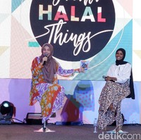 Datang ke Indonesia, wanita berusia 22 tahun ini mengungkapkan rasa senangnya melihat perkembangan industri fashion muslim maupun industri halal yang cukup pesa. ”Saya sangat antusias melihat langsung industri halal di Indonesia dengan bermacam sektor, di antaranya kosmetik halal, pariwisata halal, fashion dan masih banyak lagi, kata Halima saat berbincang ditemani host Dewi Sandra. Foto: Gresnia Arela/Wolipop