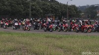 Meski acara ini identik dengan pestanya pemilik Honda CBR series, pengguna motor Honda jenis lain ternyata juga bisa ikut dalam keseruan ini. Foto: Pradita Utama