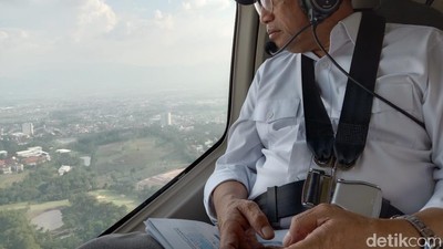 Gaya Menhub Pantau Kesiapan Mudik Pakai Helikopter