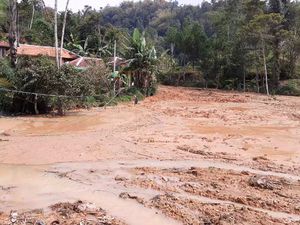 Danau Lumpur Dadakan Kejutkan Warga Cilangari Bandung Barat