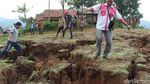 Ini Penampakan Pergerakan Tanah di Bandung Barat
