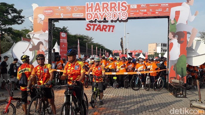 Pembukaan fun bike HARRIS Day di Summarecon, Bekasi, Minggu (8/12/2019). Foto: Rosmha Widiyani/deetikHealth Pembukaan fun bike HARRIS Day di Summarecon, Bekasi, Minggu (8/12/2019). Foto: Rosmha Widiyani/deetikHealth