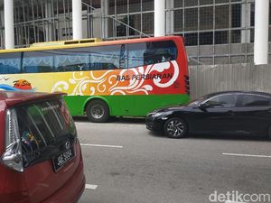 Kereta Hingga Bas Persiaran Wara-wiri di Jalanan Malaysia
