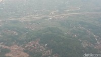 Tol Cisumdawu nantinya bakal menjadi akses menuju Bandara Internasional Jawa Barat (BIJB) alias Bandra Kertajati (KJT).