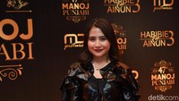 Penampilan ala Prilly malam itu. Foto: Noel/detikHOT