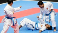 Tim kata beregu yang diturunkan merupakan para atlet-atlet muda.