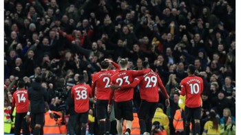 Manchester Is Red. Begitu yang masih menggaung usai pertandingan Manchester City vs Manchester United semalam. Foto: Screenshoot