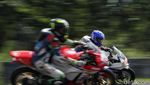 Aksi Adu Geber Pebalap di CBR Race Day 2019