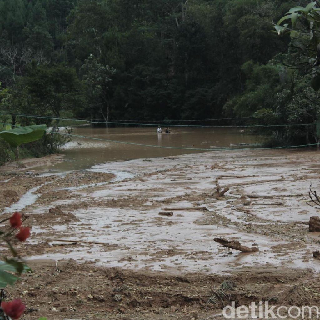 Danau Lumpur Dadakan Terjang 4 Hektare Sawah di Bandung Barat Danau Lumpur Dadakan Terjang 4 Hektare Sawah di Bandung Barat
