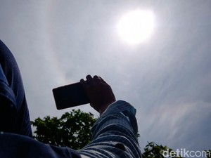Fenomena Matahari Bercincin Hiasi Langit Purworejo Siang Ini