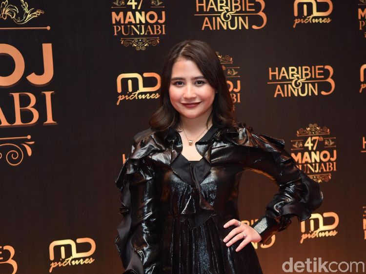 Minggu Pagi Lihat Senyuman Manis dari Prilly Latuconsina