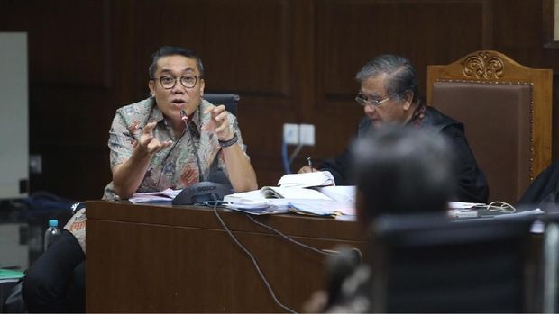 Hukum Sepekan: Idrus Marham, Eks Bos Pertamina Lepas hingga Prolegnas 2020
