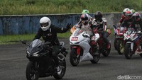Gading Marten memimpin ratusan bikers Honda dalam event Bikers Parade di gelaran Indonesia CBR Race Day (ICE Day) 2019 seri ketiga. 