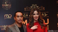 Merah-merah ala Nia Ramadhani. Foto: Noel/detikHOT