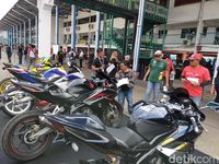Aksi Gading Marten & Ratusan Bikers Honda CBR di Sentul