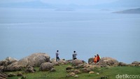 Apabila tidak percaya, cobalah traveler mampir langsung ke Waduk Jatiluhur di Purwakarta. Harga tiket masuknya adalah Rp 15 ribu per orang (Senin-Jumat) dan Rp 20 ribu per orang saat weekend dan tanggal merah (Randy/detikcom)