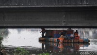 Hal ini dilakukan untuk mengantisipasi luapan sungai dan mencegah banjir di kawasan tersebut.