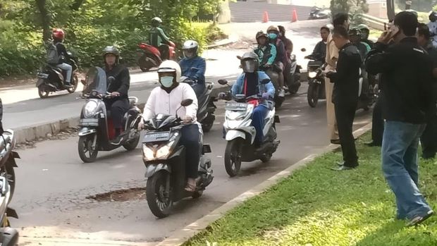 Pemkot Depok akan menutup lubang di jalanan GDC Depok