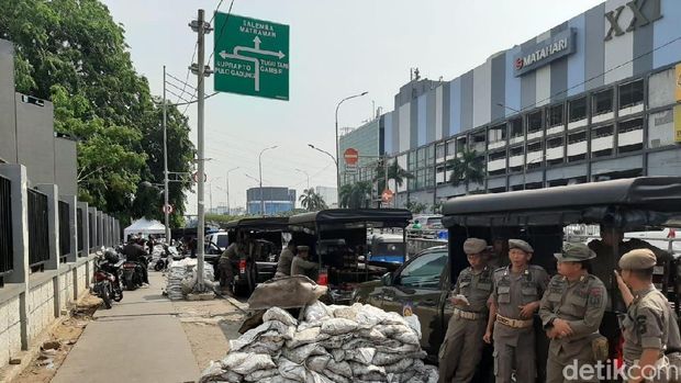 PKL di Trotoar Senen Digusur Mulai Hari Ini, Satpol PP Berjaga