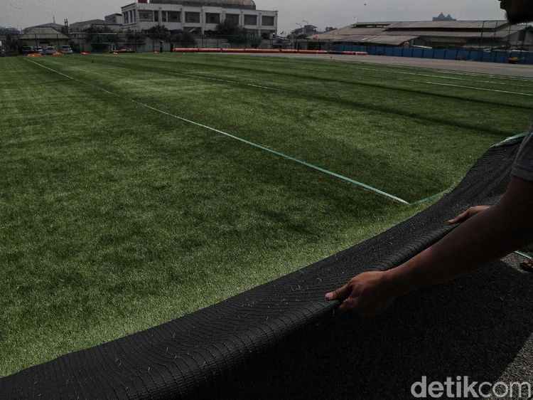 Melihat Pembangunan Lapangan Sepakbola Muara Angke