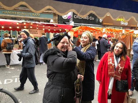 Ayu Azhari Gerilya Kenalkan Tenun NTT ke Warga London