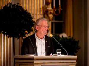 Peter Handke Terima Nobel Sastra 2019 di Tengah Protes Isu Genosida