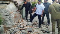 Komisi III DPRD Kota Denpasar melakukan peninjauan Pasar Badung yang rusak.