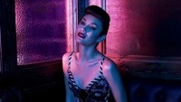 Olga Kurylenko jadi sorotan usai mengaku hampir jadi Wonder Woman. Foto: Dok. Instagram/olgakurylenkoofficial