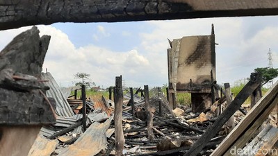 Dibakar Pacar, Rumah Siti Hangus dan Rata dengan Tanah