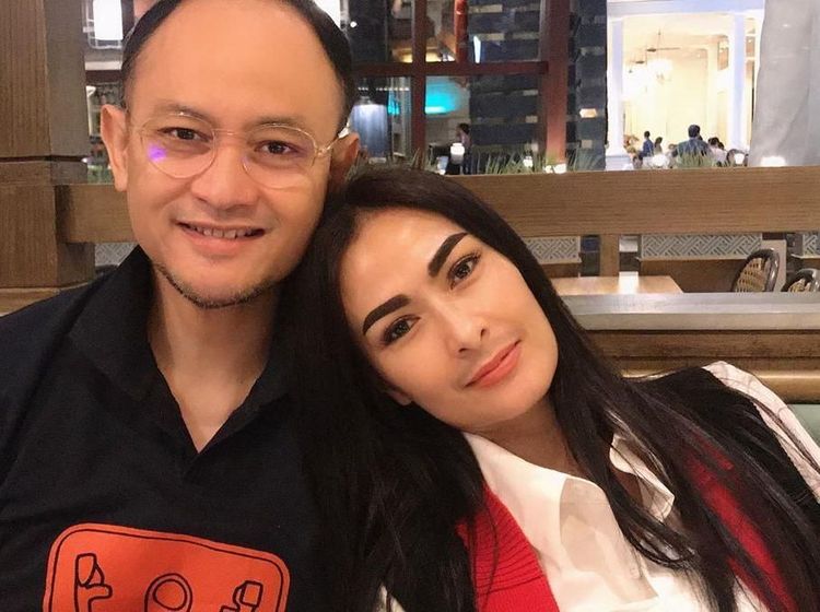 Momen Kulineran Suami Iis Dahlia yang Jadi Pilot Garuda Pembawa Harley