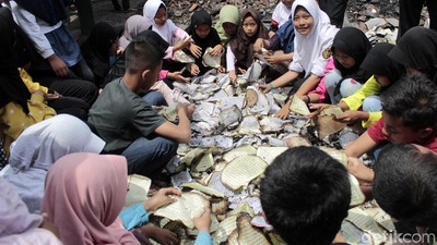 Penampakan Mushaf Al-Quran yang Rusak Akibat Kebakaran MI Batujajar