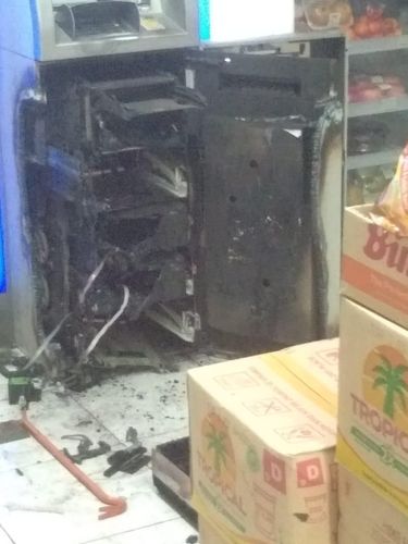 Mesin ATM yang dibobol pakai mesin las