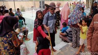 Keluarga korban tampak memenui areal taman makam pahlawan Sampurna Raga untuk memperingati tragedi pembantaian Rawagede ke-71.