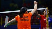 Sementara Indonesia meraih medali perak dan Thailand yang diwakili oleh Nitchaon Jindapol dan Pornpawee Chochuwong meraih medali perunggu.