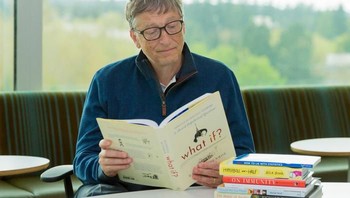 Ia punya hobi sederhana, salah satu yang paling disukainya adalah membaca banyak buku. Foto: internet