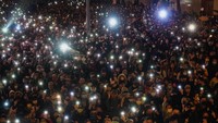 Penyelenggara unjuk rasa menyebut sekitar 800 ribu orang berkumpul di pusat kota Hong Kong dalam aksi massa yang berlangsung selama berjam-jam pada Minggu (8/12) waktu setempat. Namun Kepolisian Hong Kong menyebut jumlah demonstran yang hadir mencapai 183 ribu demonstran. Foto: AP Photo/Vincent Yu