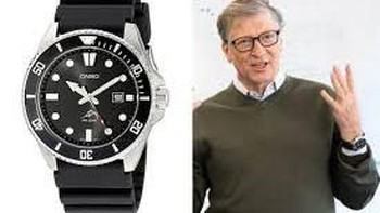 Ia ternyata punya beberapa jam Casio yang dipakainya dalam beberapa kesempatan, tapi tidak ada yang harganya mahal. Kontras dengan kekayaannya yang tembus USD 100 miliar. Foto: istimewa