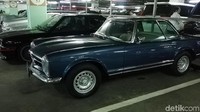 Selain itu ada pula beberapa mobil klasik BMW.