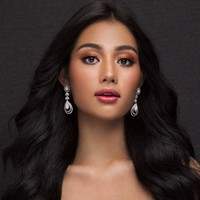 Swe Zin memulai karier kontes kecantikannya sejak 2016 setelah mengikuti Miss Supranational Myanmar, dan masuk Top Ten dan menang Miss Personality. Swe Zin kembali berkompetisi di 2019 dan memenangkan gelar Miss Myanmar 2019.  Foto: Miss Universe