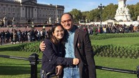Anak tertua Iis yakni Salsha kini tengah menimba ilmu di London dan kerap dikunjungi ayahnya. Dok. Instagram/isdadahlia