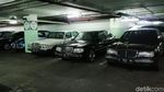 Parkiran Apartemen Tanah Abang Sesak Mobil Klasik