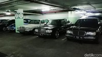 Mobil-mobil klasik itu didominasi oleh merek Mercedes-Benz.