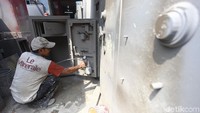 Usaha yang sudah puluhan tahun ini tetap bergelut ditengah ramainya dompet digital serta perbankan. Penggunaan brankas sendiri masih digemari karena lebih aman. Selain menyimpan uang, brankas juga sering digunakan untuk menyimpan barang-barang berharga.