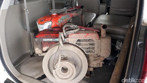 Pencurian traktor di Bantul. 