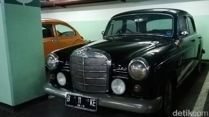 Parkiran Aapartemen Tanah Abang Sesak Mobil Klasik Parkiran Aapartemen Tanah Abang Sesak Mobil Klasik